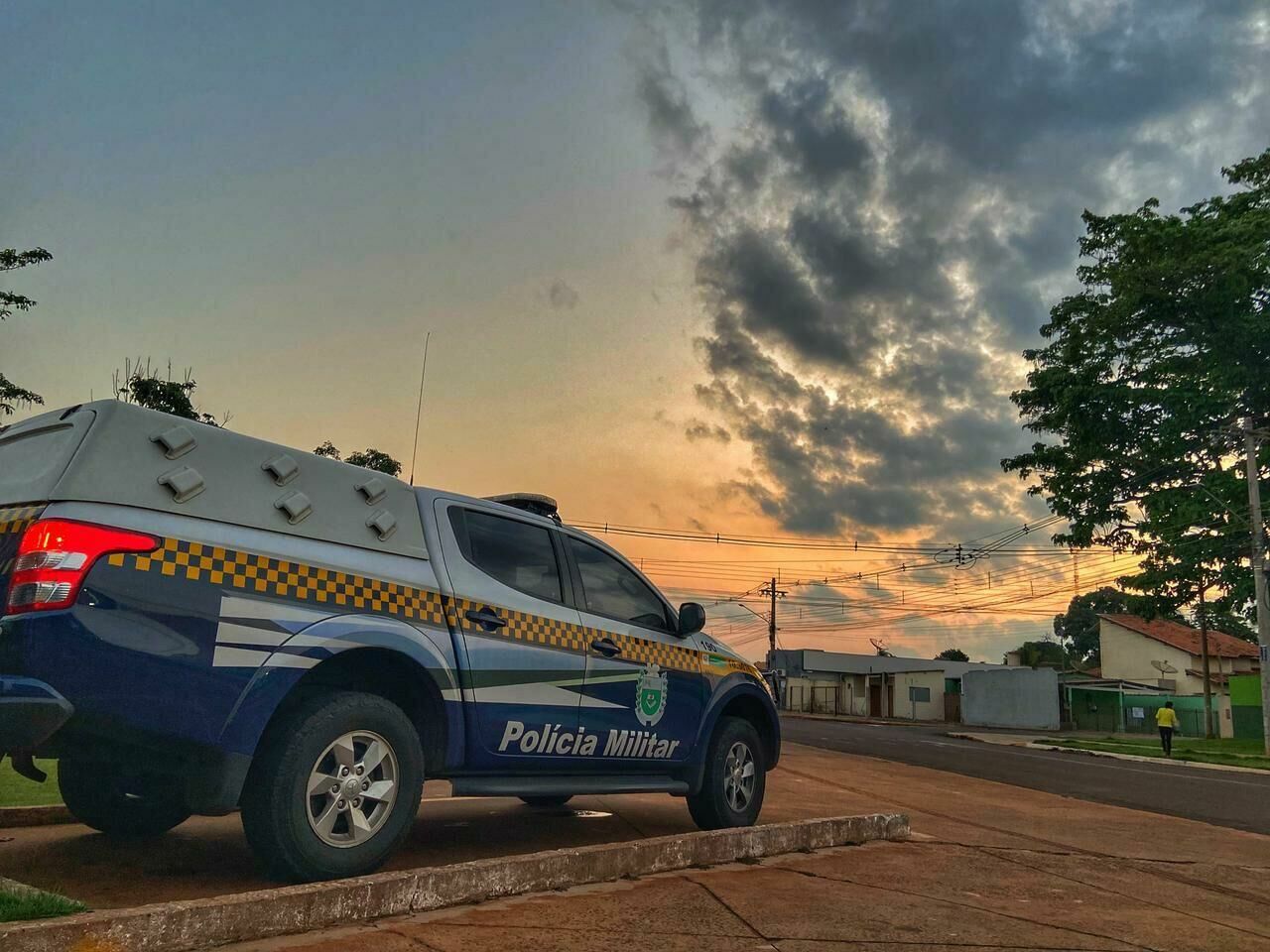 Imagem de compartilhamento para o artigo Motorista bate em três carros e acaba preso por dirigir embriagado em Costa Rica da MS Todo dia